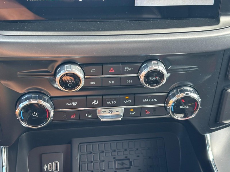 Ford F-150 Vehicle Full-screen Gallery Image 25