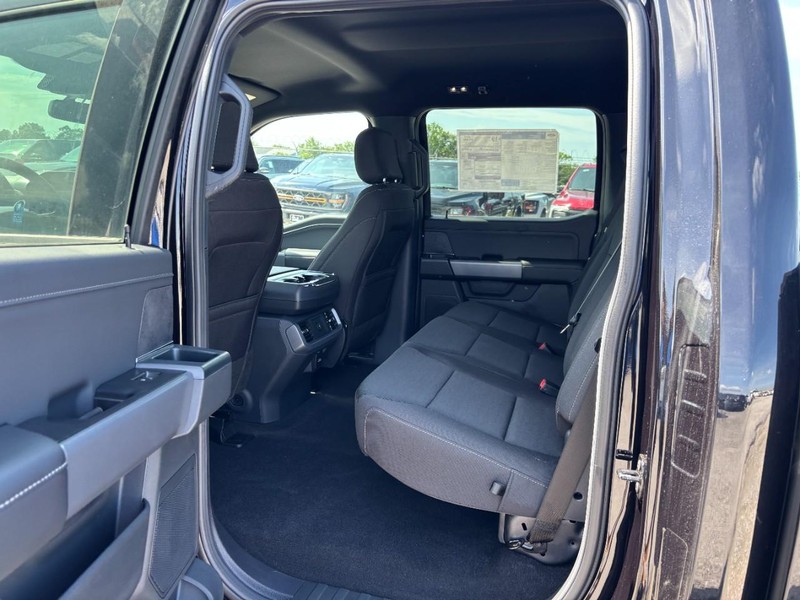 Ford F-150 Vehicle Full-screen Gallery Image 12