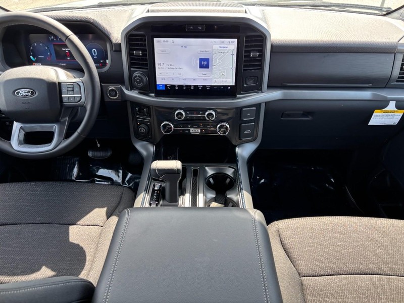 Ford F-150 Vehicle Full-screen Gallery Image 14
