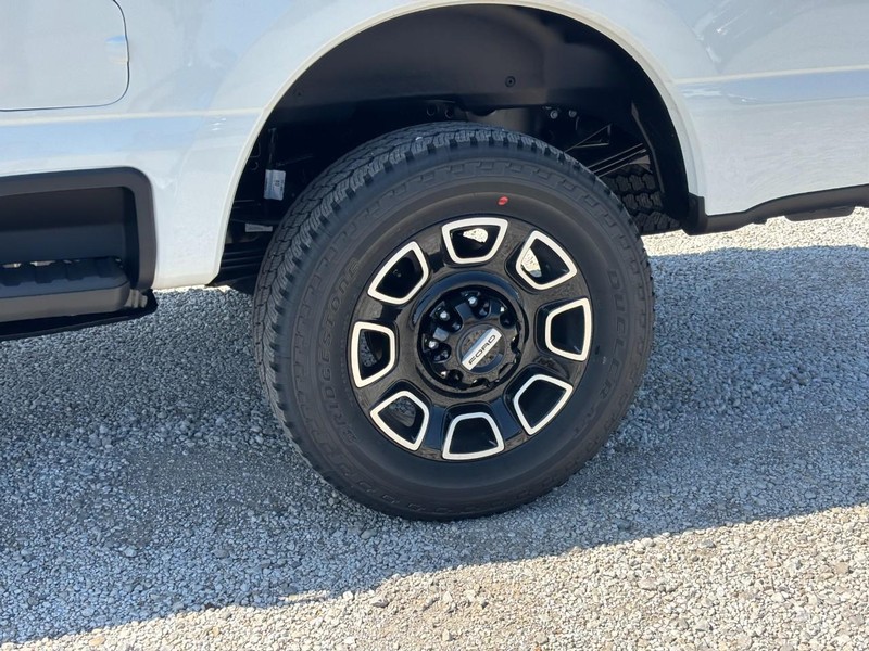 Ford Super Duty F-250 SRW Vehicle Image 11