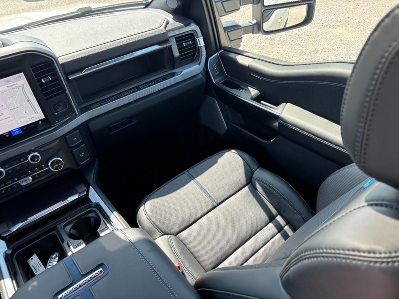 Ford Super Duty F-250 SRW Vehicle Image 15