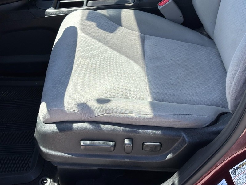 Honda CR-V Vehicle Full-screen Gallery Image 18