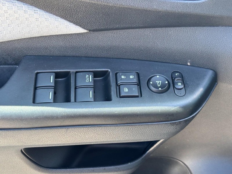 Honda CR-V Vehicle Full-screen Gallery Image 19