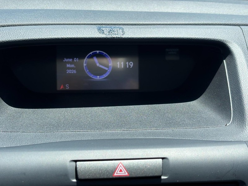 Honda CR-V Vehicle Full-screen Gallery Image 23