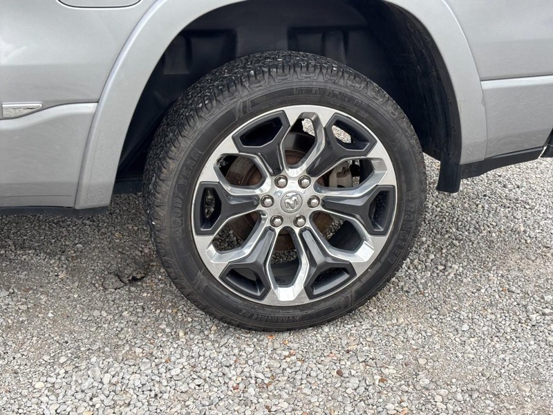Ram 1500 Vehicle Full-screen Gallery Image 12