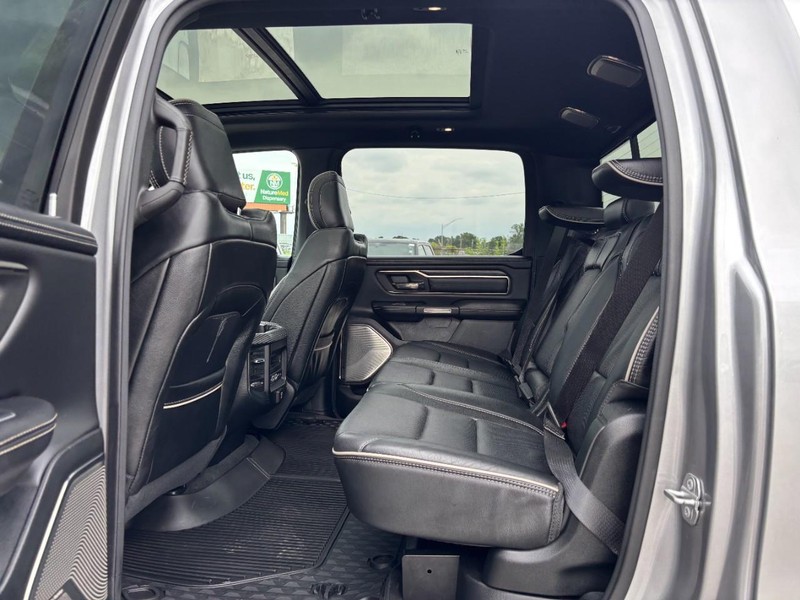 Ram 1500 Vehicle Full-screen Gallery Image 13