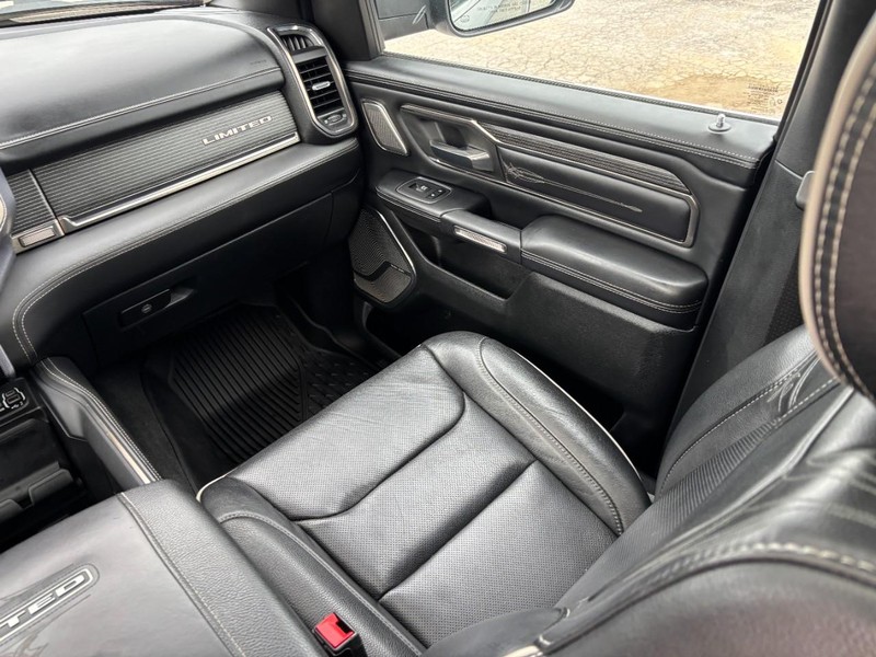 Ram 1500 Vehicle Full-screen Gallery Image 16