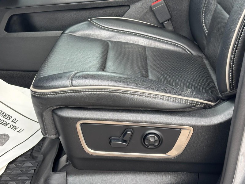 Ram 1500 Vehicle Full-screen Gallery Image 17