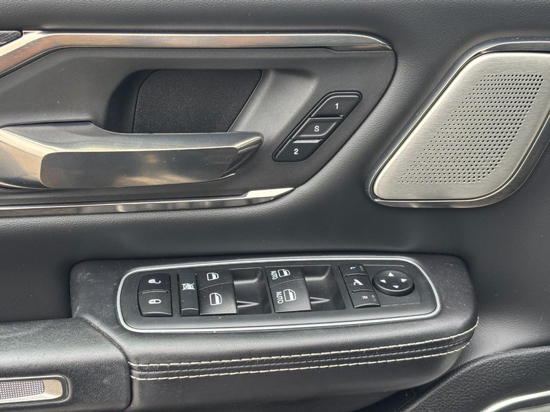 Ram 1500 Vehicle Full-screen Gallery Image 18