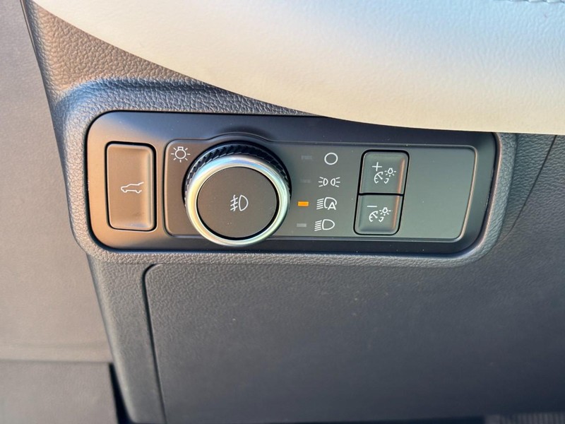 Ford Explorer Vehicle Full-screen Gallery Image 19