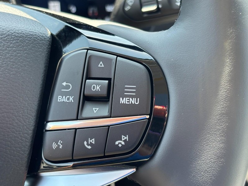Ford Explorer Vehicle Full-screen Gallery Image 21