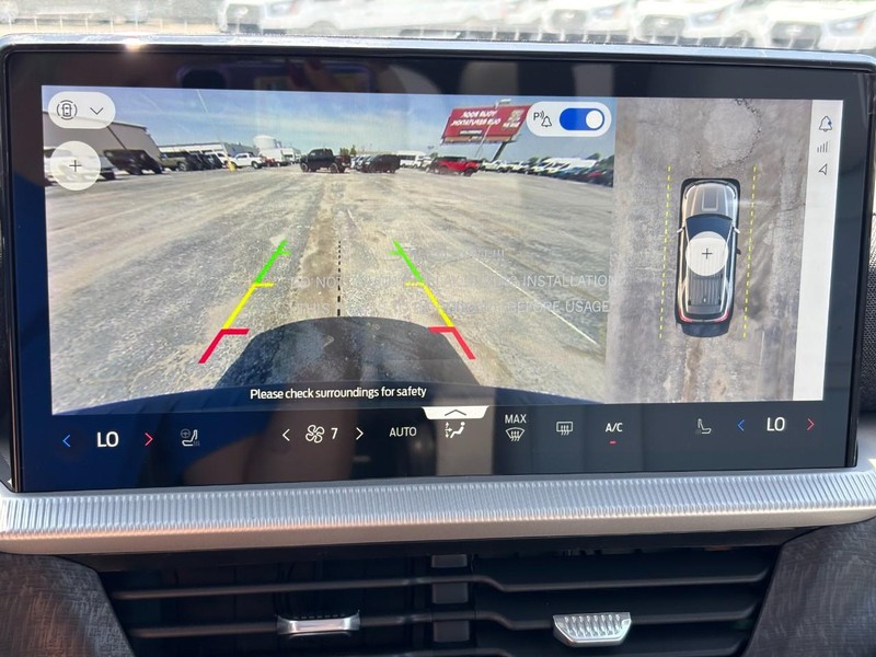 Ford Explorer Vehicle Full-screen Gallery Image 24