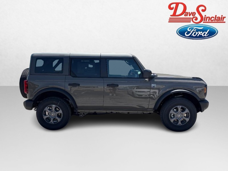 Ford Bronco Vehicle Full-screen Gallery Image 05