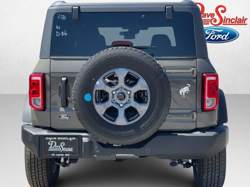 Ford Bronco Vehicle Full-screen Gallery Image 08