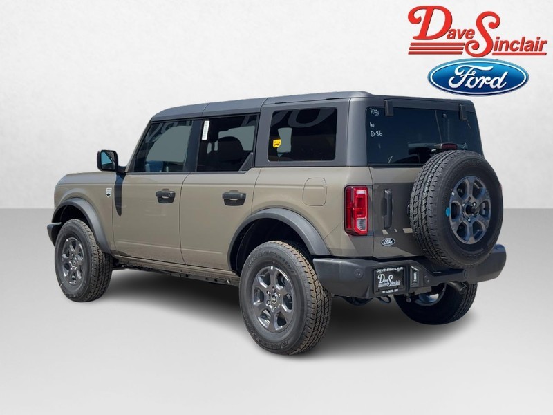 Ford Bronco Vehicle Full-screen Gallery Image 09