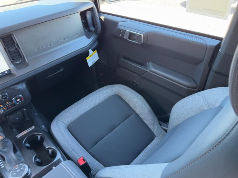 Ford Bronco Vehicle Full-screen Gallery Image 15