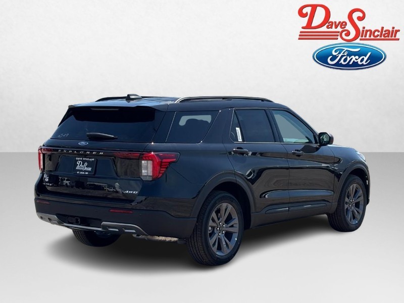Ford Explorer Vehicle Full-screen Gallery Image 07