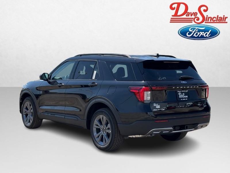 Ford Explorer Vehicle Full-screen Gallery Image 09