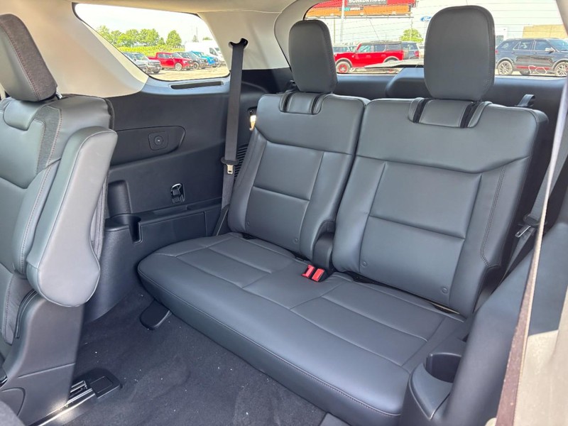 Ford Explorer Vehicle Full-screen Gallery Image 12
