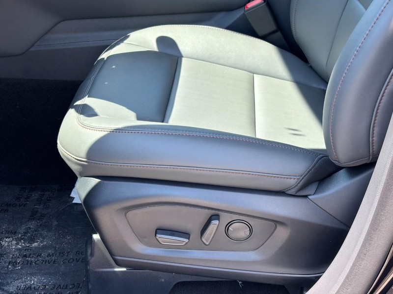 Ford Explorer Vehicle Full-screen Gallery Image 17