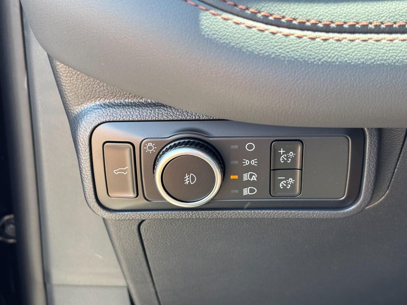 Ford Explorer Vehicle Full-screen Gallery Image 19