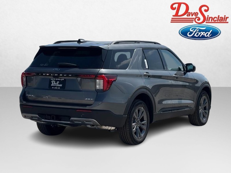 Ford Explorer Vehicle Full-screen Gallery Image 07