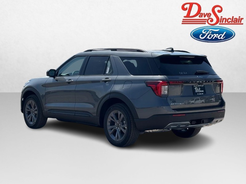 Ford Explorer Vehicle Full-screen Gallery Image 09