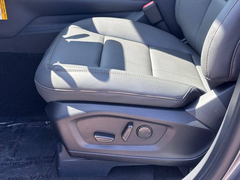 Ford Explorer Vehicle Full-screen Gallery Image 17