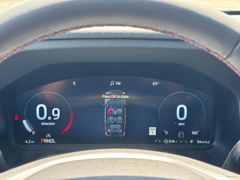 Ford Explorer Vehicle Full-screen Gallery Image 21