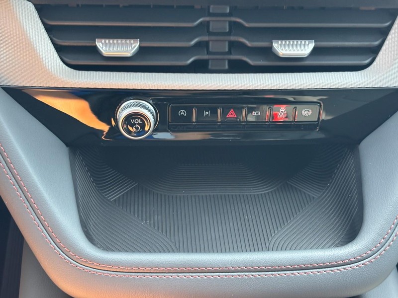 Ford Explorer Vehicle Full-screen Gallery Image 24