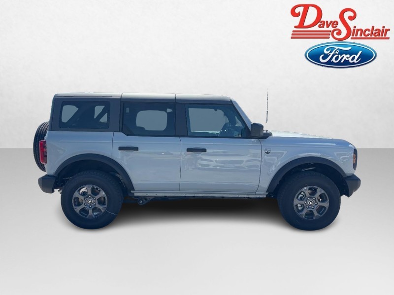 Ford Bronco Vehicle Full-screen Gallery Image 05