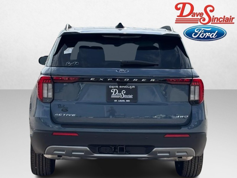 Ford Explorer Vehicle Full-screen Gallery Image 08