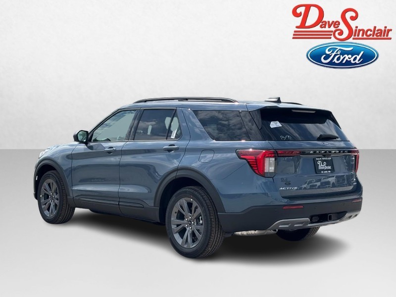 Ford Explorer Vehicle Full-screen Gallery Image 09