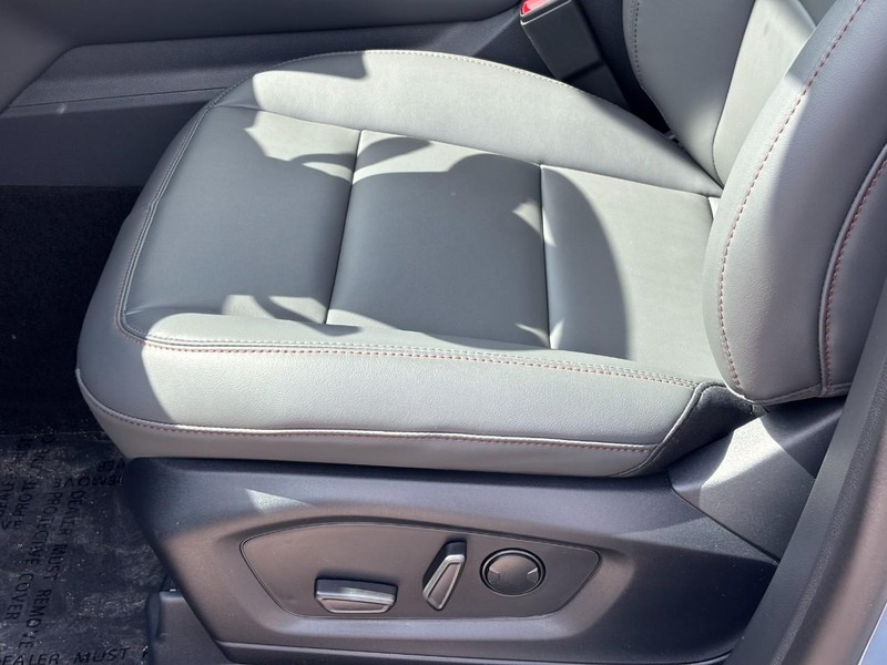 Ford Explorer Vehicle Full-screen Gallery Image 17
