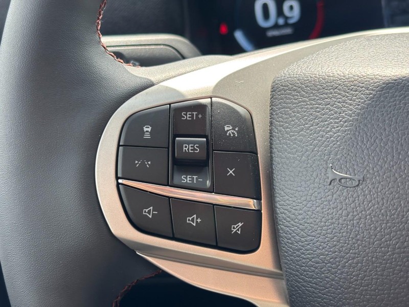 Ford Explorer Vehicle Full-screen Gallery Image 19