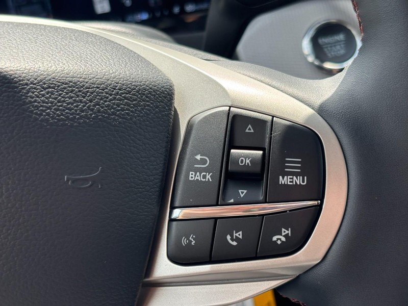 Ford Explorer Vehicle Full-screen Gallery Image 20