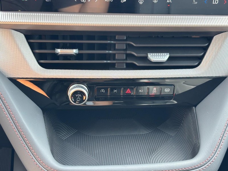 Ford Explorer Vehicle Full-screen Gallery Image 25