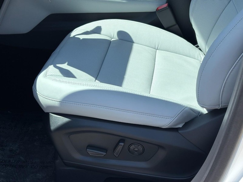 Ford Explorer Vehicle Full-screen Gallery Image 17