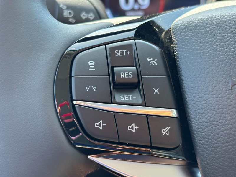 Ford Explorer Vehicle Full-screen Gallery Image 20