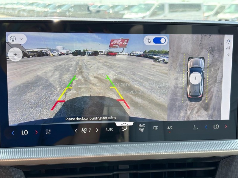 Ford Explorer Vehicle Full-screen Gallery Image 25