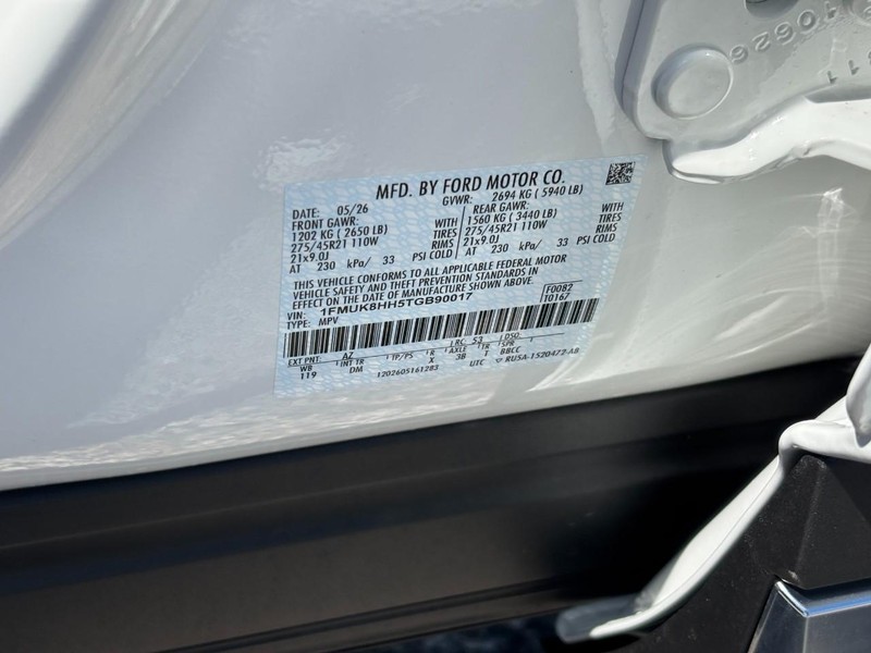 Ford Explorer Vehicle Full-screen Gallery Image 26