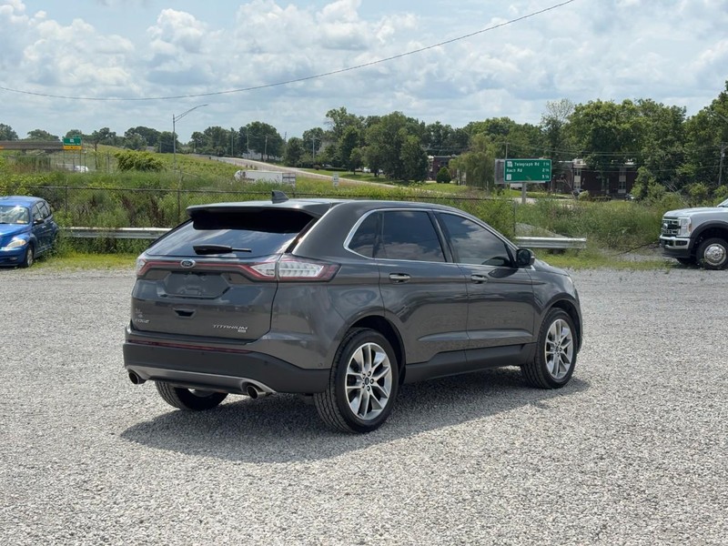 Ford Edge Vehicle Full-screen Gallery Image 05