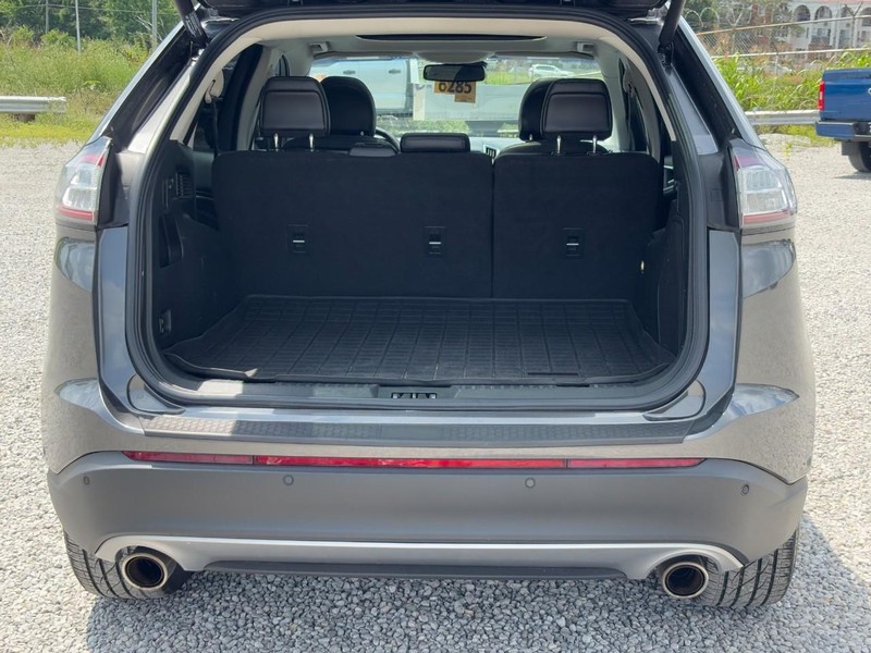 Ford Edge Vehicle Full-screen Gallery Image 09