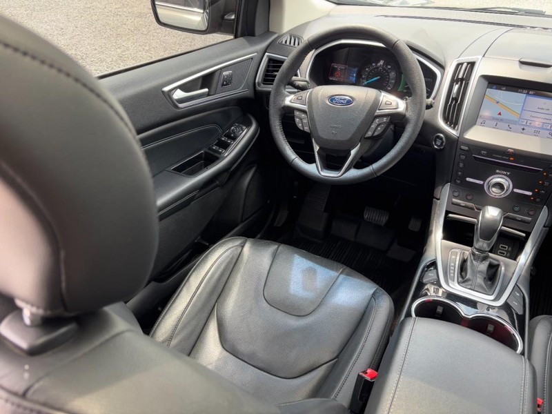 Ford Edge Vehicle Full-screen Gallery Image 12