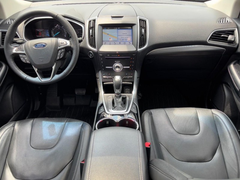 Ford Edge Vehicle Full-screen Gallery Image 13