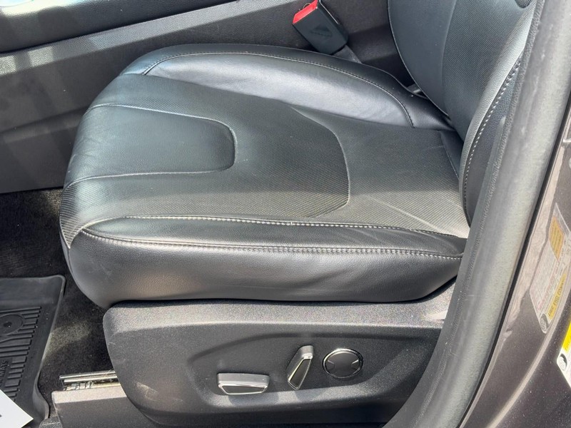 Ford Edge Vehicle Full-screen Gallery Image 15