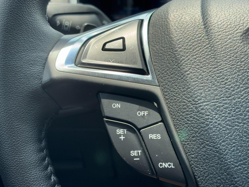 Ford Edge Vehicle Full-screen Gallery Image 17