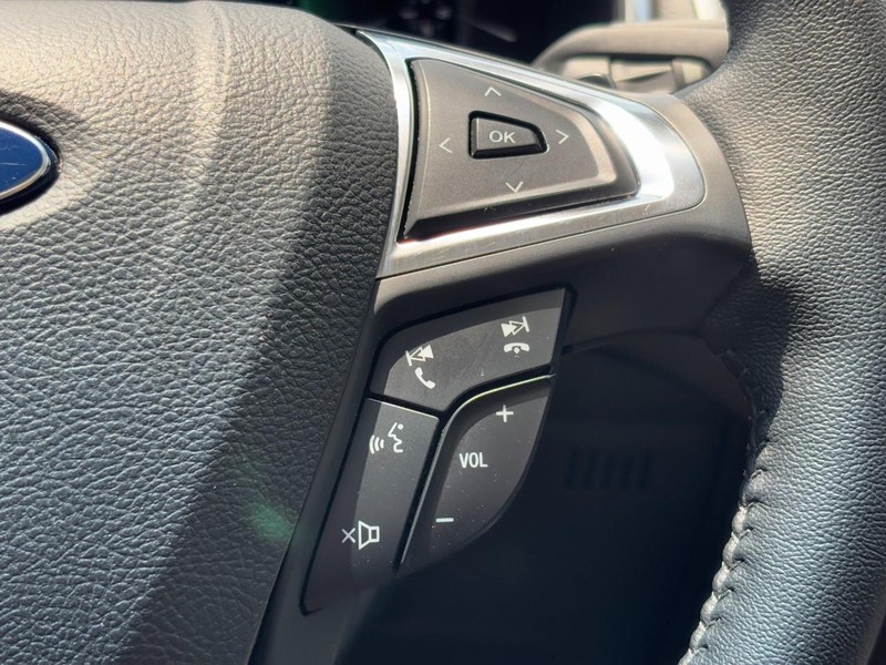 Ford Edge Vehicle Full-screen Gallery Image 18