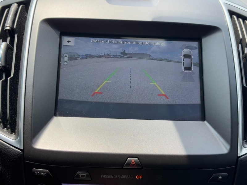 Ford Edge Vehicle Full-screen Gallery Image 22