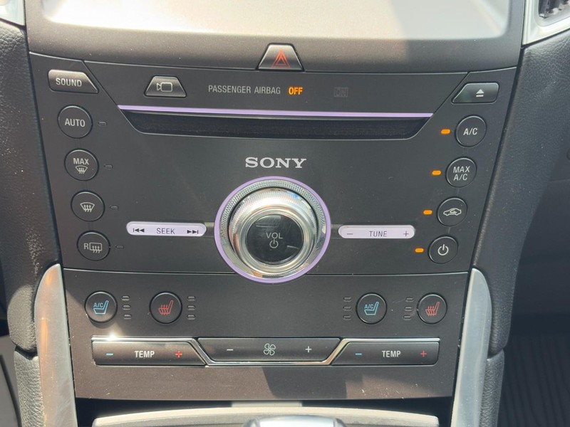 Ford Edge Vehicle Full-screen Gallery Image 23